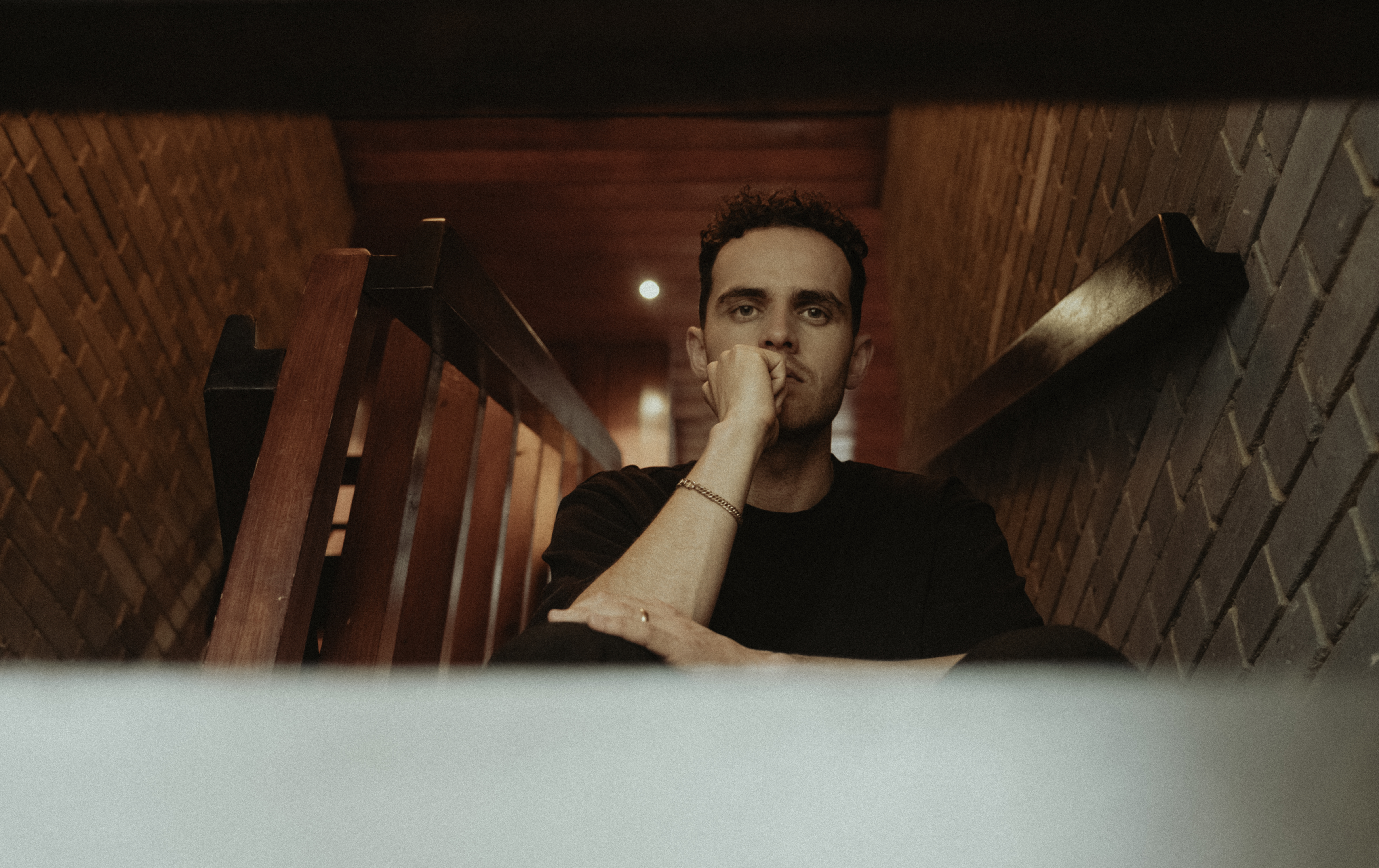 JORDAN RAKEI ZAPOWIADA NOWĄ EP-KĘ BETWEEN US